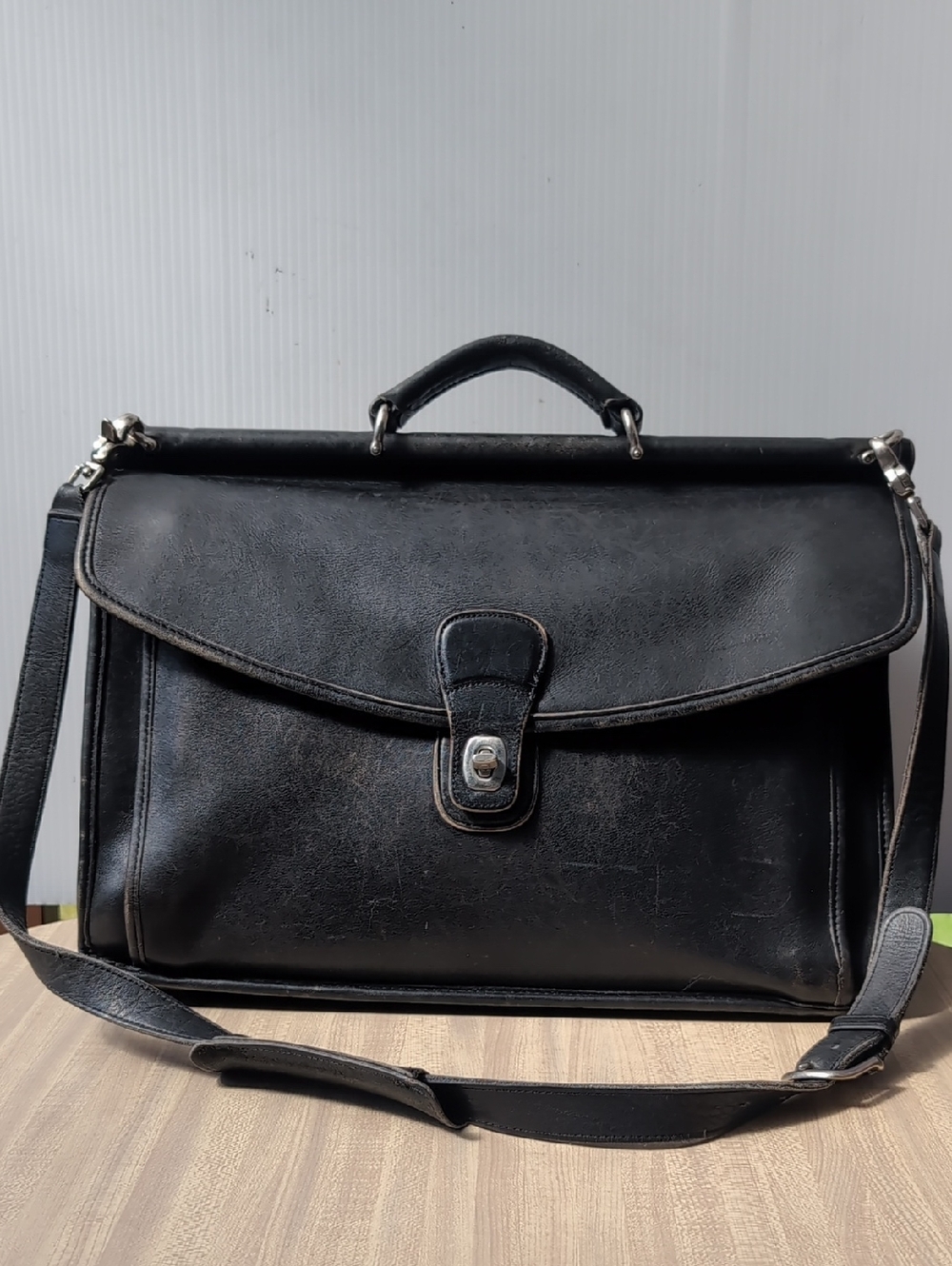 Coach Black Leather Men's Briefcase with Shoulder Strap
